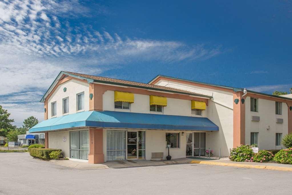Econo Lodge Cherry Point Havelock Exteriér fotografie