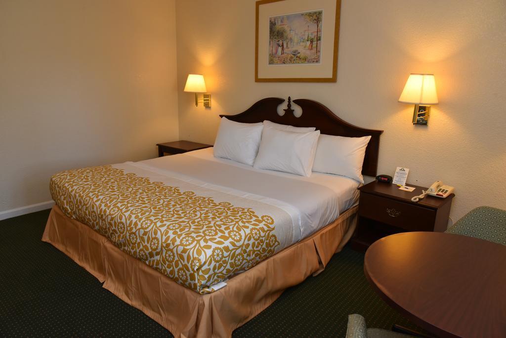 Econo Lodge Cherry Point Havelock Exteriér fotografie