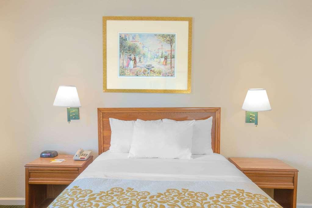 Econo Lodge Cherry Point Havelock Exteriér fotografie