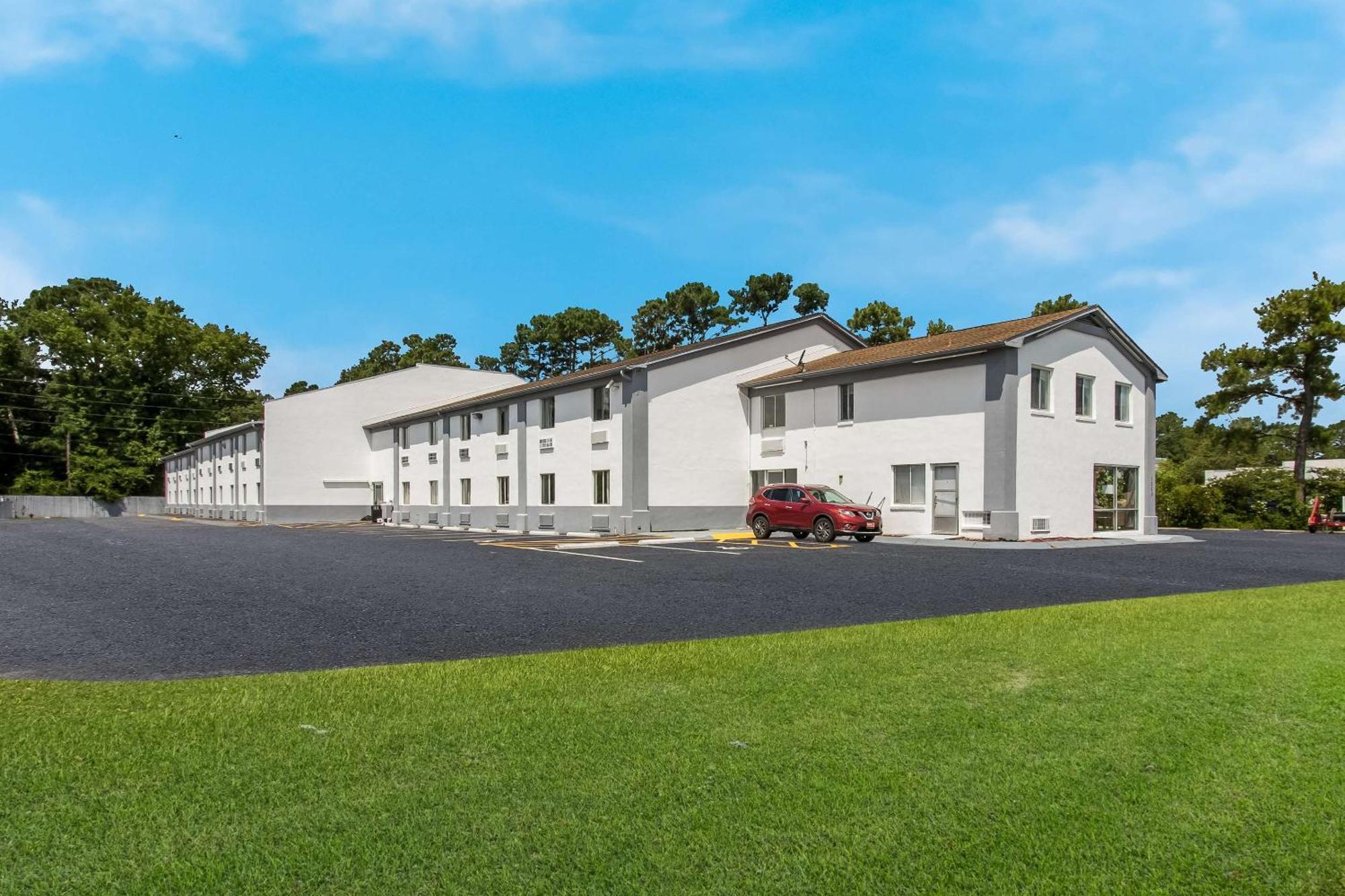 Econo Lodge Cherry Point Havelock Exteriér fotografie